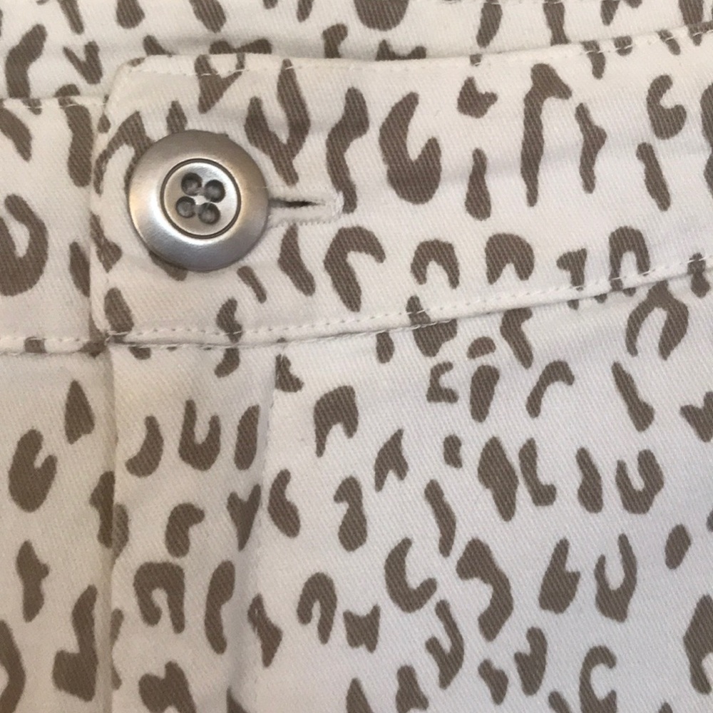 Cropped cotton pants, 2% spandex, size 6.